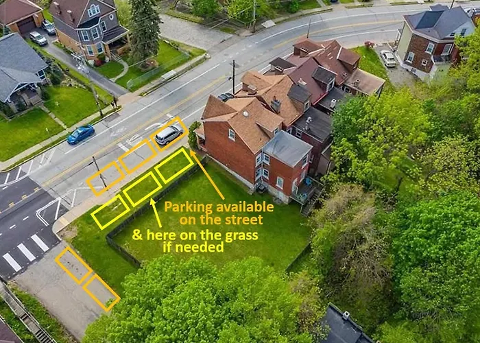 Hot Tub W/6 Beds 2 Bath Games & Huge Backyard Pittsburgh