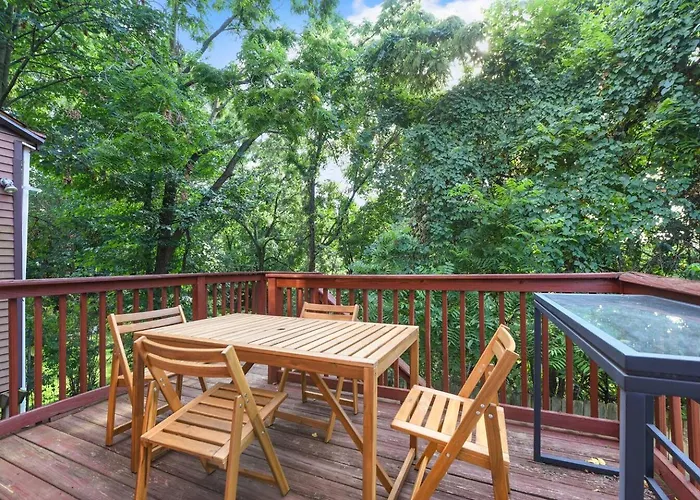 Hot Tub W/6 Beds 2 Bath Games & Huge Backyard *