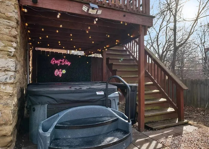 Holiday home Hot Tub W/6 Beds 2 Bath Games & Huge Backyard