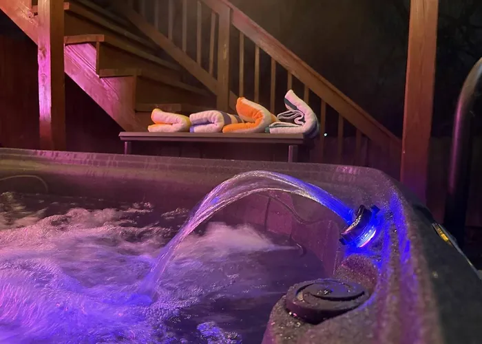 Holiday home Hot Tub W/6 Beds 2 Bath Games & Huge Backyard