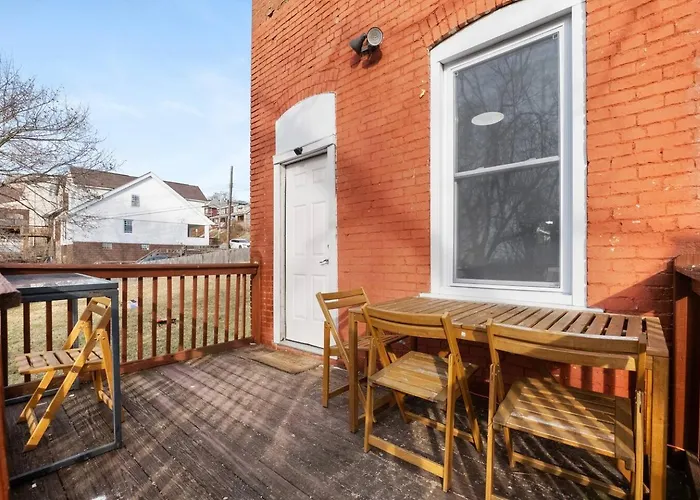 Hot Tub W/6 Beds 2 Bath Games & Huge Backyard Holiday home Pittsburgh